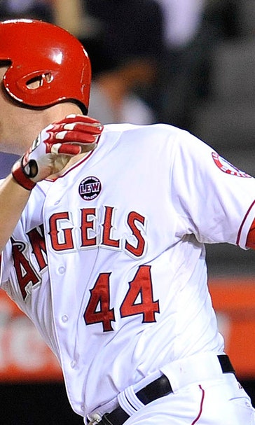 D-backs get slugger Trumbo from Angels in trade for Eaton, Skaggs